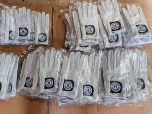 Guantes de Golf Unisex Transpirables con Estampado Navideño, Cierre de Velcro, Antideslizantes, de Cuero PU, para Mano Derecha - Product Image 4
