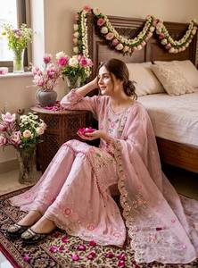 Ensemble Salwar Kameez long en tissu rose brodé et perlé, style Anarkali, avec dupatta, pour femme, idéal pour les mariages et les fêtes - Product Image 5