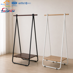Porte-manteau en métal et bois sur pied avec étagère de rangement pour vêtements, fabriqué à Taïwan - Product Image 1