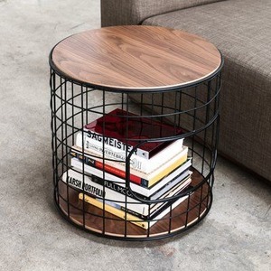 Table basse moderne au design incurvé minimaliste avec plateau en métal et base en métal doré, meubles de salon - Product Image 2