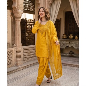 Costume Salwar traditionnel jaune pour femmes, longueur cheville, avec dupatta brodée, coupe régulière, style Inde Pakistan, en coton, vêtements décontractés - Product Image 2