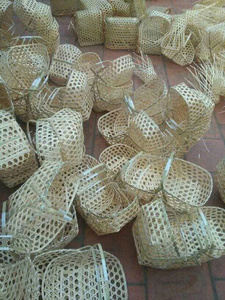 Panier de rangement en bambou tissé à la main avec motif géométrique, organisateur d'accessoires pour chambre d'hôtel, exportateur et fabricant en gros du Vietnam - Product Image 3
