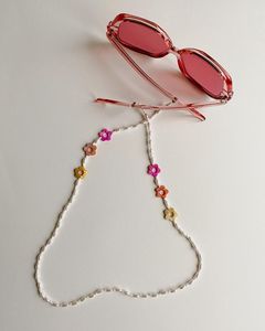 สายคล้องคอปักลายดอกไม้สวยงามประดับด้วยลูกปัดเย็บมือ - Product Image 1