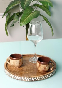 Plateau de service rond en bois avec incrustation dorée, fait main, poli, style bohème, décoratif, passe au lave-vaisselle, idéal pour les voyages et les fêtes - Product Image 3