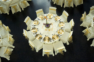 Plato de Presentación Redondo Dorado Cepillado, Elegante Plato Metálico para Cena, Decoración de Mesa para Bodas, Fiestas, Banquetes y Recepciones - Product Image 6