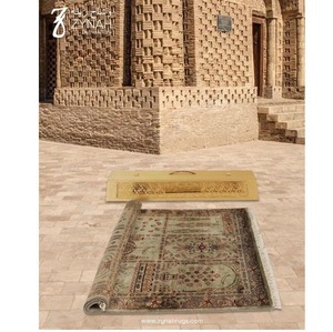 Tapis de prière en soie douce au design unique, tapis de prière musulman pour la prière quotidienne, la maison, la mosquée et les voyages, disponible à la vente - Product Image 3
