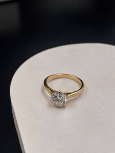 Anillo de Compromiso y Boda Clásico de Plata de Ley 925 Chapado en Oro con Circonita Redonda de Corte Brillante para Mujer - Product Image 1