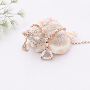 Collier pendentif en or rose avec diamant de laboratoire taille trilobé, bijou fin minimaliste pour femme, à porter au quotidien, charme solitaire - Product Image 2