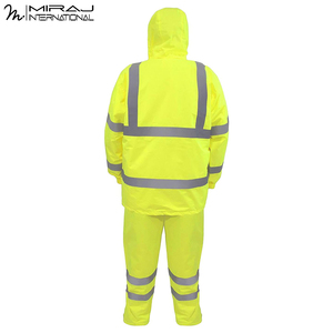 Nuevo Traje Impermeable Reflectante con Capucha, Cómodo y Personalizable, Transpirable y Protector para Exteriores - Product Image 3