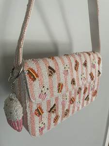 Bolso de hombro rosa con cuentas y dije de cupcake, bonito bolso de mano para mujer con patrón a rayas - Product Image 1