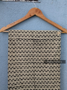 ผ้าฝ้ายแท้ 100% พิมพ์ลายด้วยมือ ลายซิกแซกสีดำ ผ้าลายเชฟรอนอินเดียแบบไจปุรี สำหรับตัดเย็บเสื้อผ้า งานฝีมือ DIY - Product Image 2