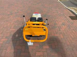 Desbrozadora de tocones a gasolina LASKI F360SW de 14 pulgadas de profundidad con motor y engranajes de pivote central para una operación de baja fatiga - Product Image 5