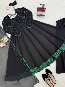 ชุดราตรีผ้าฟอกซ์กอร์เจ็ตสีดำ ปักดิ้นลายยาว พร้อมกางเกงพลลาซโซและผ้าคลุมไหล่ - Product Image 5