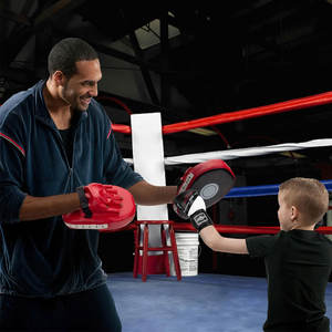 Juego de Guantes de Boxeo y Manoplas de Entrenamiento 3 en 1 para Niños con Vendas para las Manos, Equipo Completo de Boxeo para MMA, Karate, Muay Thai, Taekwondo - Product Image 2