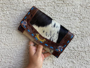 กระเป๋าคลัทช์หนังวัวขนสัตว์แบบใช้มือแกะสลักแบบเครื่องมือใช้งานได้หลากหลายหนังสไตล์ตะวันตกเงื้อมมือสำหรับผู้หญิง - Product Image 5