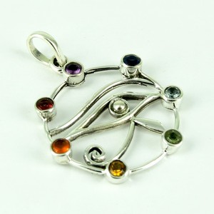 Colgante de Plata con Múltiples Piedras Aura Beauty, Joyería de Plata Única, Estilo Bohemio Cristiano, Temática de Amantes, Amatista e Iolita - Product Image 1