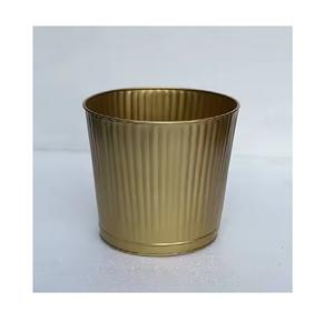 Contenedor de basura metálico que mejora el ambiente de los espacios de hospitalidad con su aspecto refinado y elegante, que se integra con el mobiliario contemporáneo. - Product Image 6