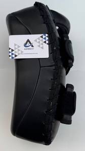 Protector de Pierna Aimbest de Cuero Sintético Negro con Diseño de Borde Trenzado para Protección Deportiva - Product Image 3