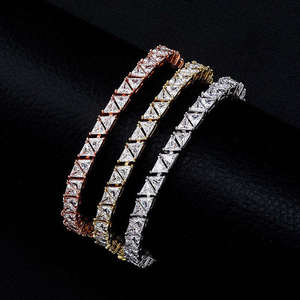 กำไลข้อมือ เครื่องประดับชั้นดี เพชรทรงสามเหลี่ยม ฝังแบบช่อง กำไลชุบทองคำสีกุหลาบ ลายพีระมิด เครื่องประดับสำหรับใส่ทุกวัน - Product Image 2