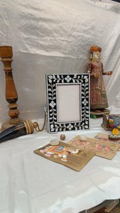 Marco decorativo con incrustaciones de hueso para retratos, soporte de lujo hecho a mano para cuadros, elegante accesorio de exhibición para el hogar u oficina a los precios más bajos. - Product Image 6