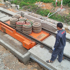 เครื่องชั่งรถไฟแบบกำหนดเอง Mai Thi MT-TWS-4000 สำหรับรางรถไฟ รองรับน้ำหนัก 35,000 กิโลกรัม/เพลา ระดับความแม่นยำคลาส 1 ทนทานต่อสภาพแวดล้อมที่รุนแรง - Product Image 2