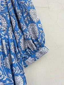 Robe midi décontractée d'été pour femme en coton ample à imprimé floral bleu, col noué, manches bouffantes trois quarts - Product Image 3