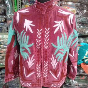 เสื้อแจ็คเก็ตกำมะหยี่ปักลายโบโฮสำหรับผู้หญิง ลายดอกไม้ซูซานี งานฝีมืออินเดีย เสื้อโค้ทฤดูหนาวสไตล์วินเทจขายส่ง เสื้อคลุมสไตล์ชนเผ่าอินเดีย - Product Image 1