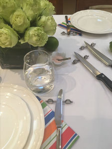 Repose-couverts en métal avec bords lisses empêchant les rayures de la table et maintenant une apparence soignée - Product Image 3