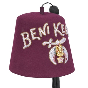Chapeau de fez maçonnique pour Filles du Sphinx, avec emblème brodé de strass bordeaux et pompon noir, couvre-chef fraternel de cérémonie - Product Image 2
