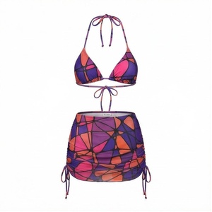 Ensemble bikini 2 pièces à imprimé géométrique pour femmes, haut à col licou avec bas en jupe, maillot de bain extensible - Product Image 1