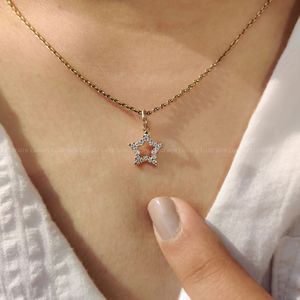 Colgante de estrella con diamante redondo dorado luminoso, collar de joyería fina para mujer, regalo celestial personalizado para aniversario o boda. - Product Image 4