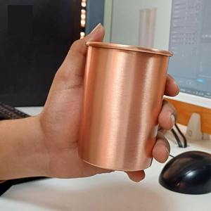 เหยือกน้ำทองแดงแบบเรียบง่าย เหมาะสำหรับบริการจัดเลี้ยง โรงแรม และร้านอาหาร ขายส่งจากอินเดีย - Product Image 6