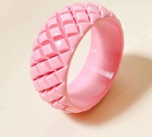 Bracelet en résine fait main, transparent, finition lisse, léger, confortable, à porter au quotidien - Product Image 1