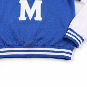 Cardigan universitaire en tricot bleu roi et blanc, personnalisé avec lettres grecques, boutonné, logo brodé, pour fraternités et sororités - Product Image 5