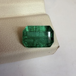 Émeraude naturelle de qualité supérieure du Zambie, 1,93 carat, vert intense, pierre facettée non montée pour la fabrication de bijoux - Product Image 5