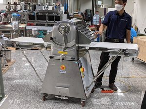 Máquina Eléctrica de Alta Gama para Estirar Masa Minh Tam MC2C 220V/380V, Automática, Portátil, Multifuncional, con Protección contra Sobrecalentamiento, para Panadería en Vietnam - Product Image 4