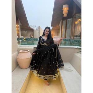 นำเสนอชุดอนารกาลีดีไซน์ใหม่ในสไตล์หรูหราทันสมัย - Product Image 1