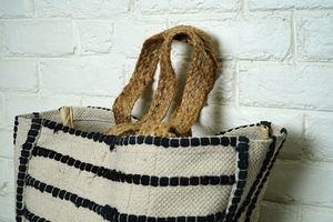 Sac fourre-tout bohème en jute uni pour femme, ouvert en dessus, fait main, écologique, pour voyage et plage, capacité jusqu'à 1L - Product Image 3