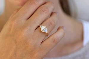 Bague en or 14 carats plaqué or, diamant taillé en triangle, style classique, unisexe, bijoux de fiançailles - Product Image 6
