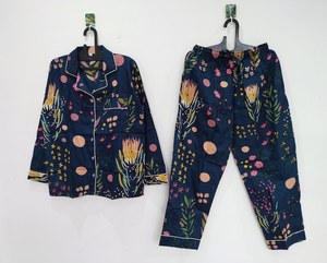 Pijamas de algodón de 2 piezas para mujer, con estampado floral azul marino, manga larga, cuello vuelto, ropa de dormir informal - Product Image 1