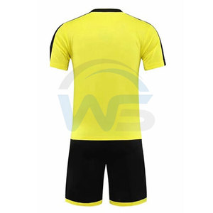 Dernier design d'uniformes de football en polyester respirant avec couleurs et tailles personnalisées, haute qualité pour les clubs et équipes de football - Product Image 2