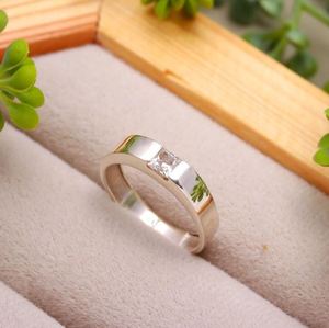Anillo de Compromiso y Boda de Moissanita, Corte Princesa de 4mm, Color D, VVS, Chapado en Oro de 18K, Anillo de Lujo para Aniversario - Product Image 4