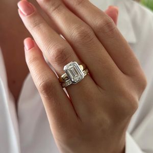 Anillo de Compromiso con Diamante Cultivado en Laboratorio de 3 Quilates, Corte Esmeralda, VVS2, con Engaste de Bisel, Conjunto de Anillos de Novia en Oro Amarillo de Dos Tonos - Product Image 1