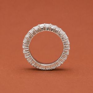 Anillo de Moissanita con Incrustaciones Brillantes en Plata de Ley 925, Diseño de Eternidad sin Fin - Product Image 4