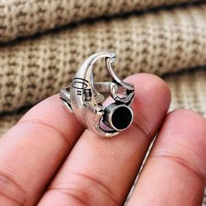 Bague Bohème Céleste Lune en Onyx Noir et Laiton, Plaqué Argent, Vintage, Croissant, Vente en Gros pour Femme - Product Image 4