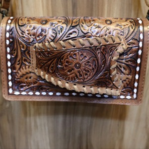 Pochette en cuir véritable faite à la main pour femme, pochette zippée peinte à la main avec doublure en cuir véritable, best-seller conçu pour les femmes - Product Image 1