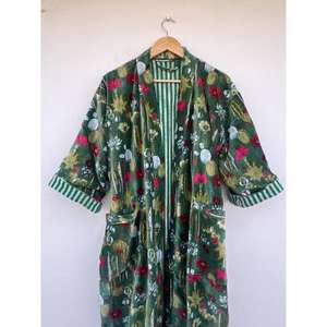 Kimono de Terciopelo Hecho a Mano, Elegante, Estampado con Monos y Flores, Ropa de Dormir Larga Estilo Bohemio, de Alta Calidad, Suave y Transpirable - Product Image 1