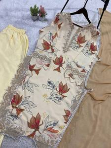 Ensemble Kurti et Palazzo en mousseline imprimée avec dentelle brodée et dupatta en georgette – Tenue ethnique légère pour les fêtes - Product Image 5