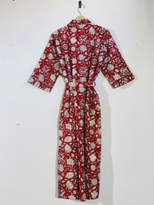 Robe kimono en coton imprimé de fleurs rouges |   Peignoir long et confortable |   Vêtements décontractés pour femmes - Product Image 5