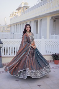 Lehenga Choli de Seda Premium, Completamente Cosido, Bordado con Lentejuelas y Hilos, Dupatta de 3 Metros, Suministro B2B - Product Image 3